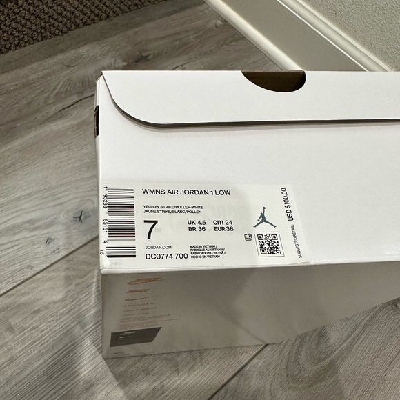 Women air jordan low Yellow Strike - Picture 5 of 7